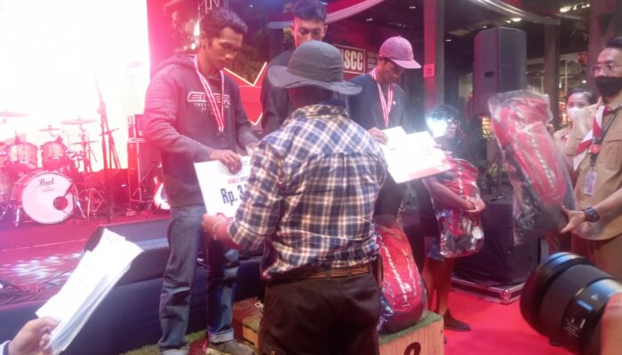 Atlet Panjat Tebing Dharmasraya, Rizki Yusuf Sabet Medali Perak Pada Kejuaraan EIGER