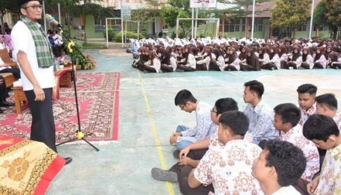 Motivasi Siswa SMA 14 Padang, Walikota Hendri Septa: Jangan Sia-siakan Masa Muda