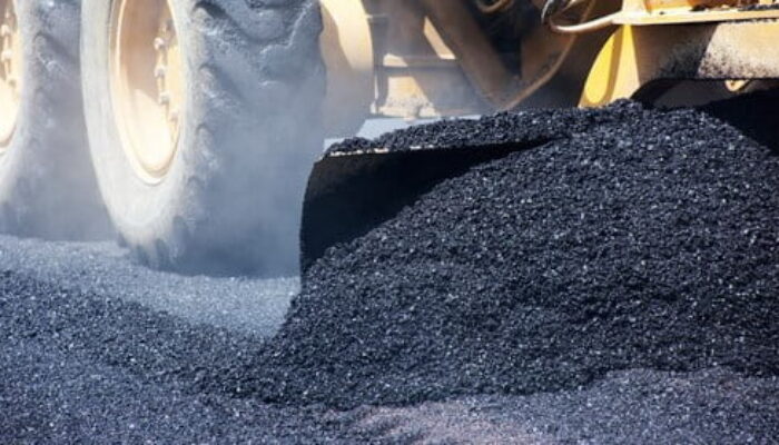 Tekan Pemakaian Aspal Impor yang Masih Tinggi, Gubernur Mahyeldi Minta Seluruh Daerah di Sumbar Beralih ke Aspal Buton!