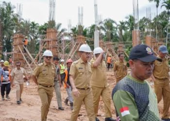 Pastikan Tepat Waktu, Bupati Khairunas Monitor Langsung Progres Pembangunan Insfratruktur di Solok Selatan