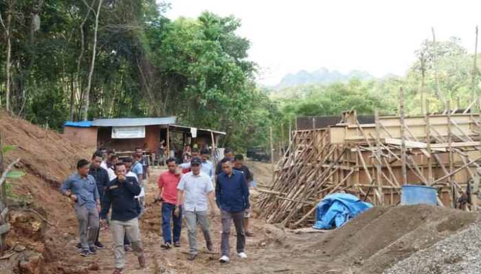 Tujuh Tahun Masyarakat Menunggu, Jembatan Baringin Sakti Lintau Buo Kembali Dibangun