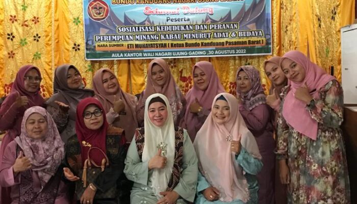 Bundo Kanduang Eti Muhayatsyah: Sosialisasikan Peran Perempuan Minangkabau Menurut Adat dan Budaya di Nagari