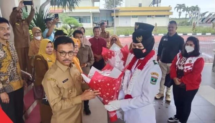 Sambut Kepulangan Faiha, Paskibraka Asal Solok Selatan di BIM, BPIH Apresiasi  Bupati Khairunas