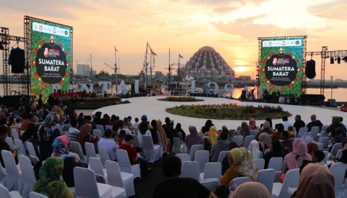 Atraksi Kesenian Budaya Minangkabau Pukau Ribuan Pengunjung di Makassar International Eight Festival
