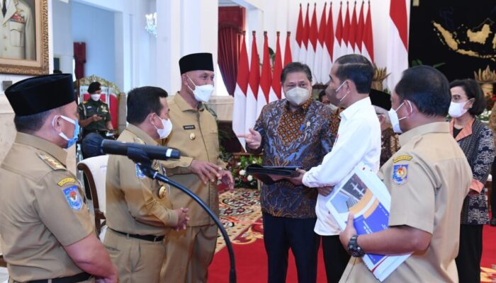 Dampak Kenaikan BBM, Presiden Minta Gubernur Gunakan Anggaran Tak Terduga APBD untuk Pengendalian Inflasi