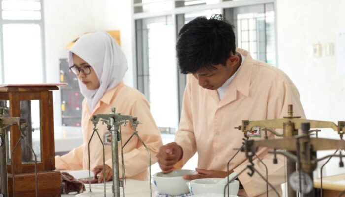 Mahasiswa Akfar Imam Bonjol Bukittinggi Lulus 100 Persen Ukom Tenaga Teknis Kefarmasian Tahun 2022