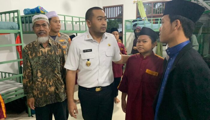 Pendidikan Berbasis Syariah Terus Berkembang, Wagub Audy Joinaldy Minta Sekolah Terapkan Teknologi Informasi untuk Belajar