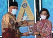 Raih WTP 10 Kali Berturut-turut, Gubernur Sumbar Terima Penghargaan dari Menteri Keuangan Sri Mulyani
