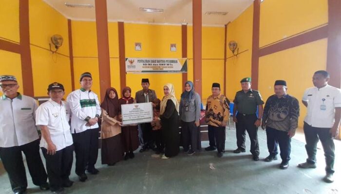 5.054 Siswa se-Tanah datar Terima Bantuan dari BAZ