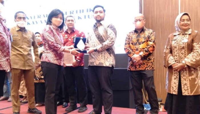 Basko Grand Mall Terima Penghargaan KI, Direktur Wendoky Putra Basko: Kami Taat Hukum dan Tidak Melanggar