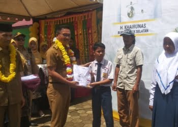 seragam sekolah gratis