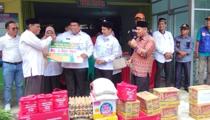 Bupati Padang Pariaman Salurkan Bantuan ke Ponpes Nurul Yakin Ambuang Kapua