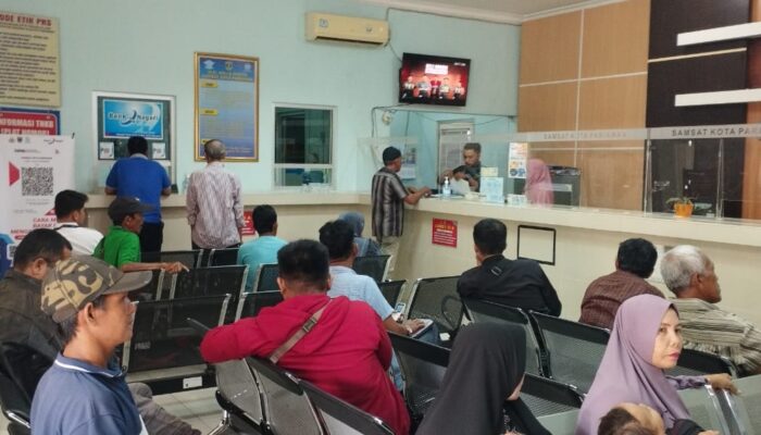 Masyarakat Pariaman Berbondong-bondong Manfaatkan Program Lima Untung Bayar Pajak