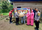 Polri Berbagi, Polsek Baso Serahkan Bantuan Sembako
