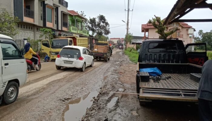 Pengerjaan Ruas Jalan Provinsi Payakumbuh-Sitangkai Terhenti, Masyarakat Pertanyakan Komitmen Pemborong