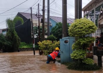 Berbahaya Saat Banjir! PLN Terpaksa Putus Aliran Listrik Demi Keselamatan Pelanggan