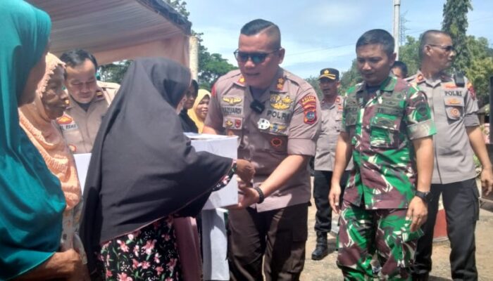 Sinergitas TNI-Polri Sambut HUT TNI Ke-77, 100 Paket Bantuan Sosial Diserahkan ke Warga Membutuhkan