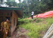 Nyaris Dihantam Longsor, Rumah Muslim di Desa Batu Tanjung Dipasang Tembok Penahan