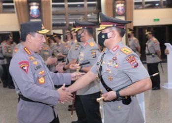 Kapolri Lantik Irjen Pol Suharyono sebagai Kapolda Sumbar