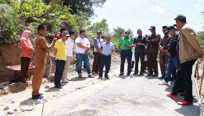 Pansus DPRD Agam Tinjau Pengecoran Jalan di Nagari Pagadih