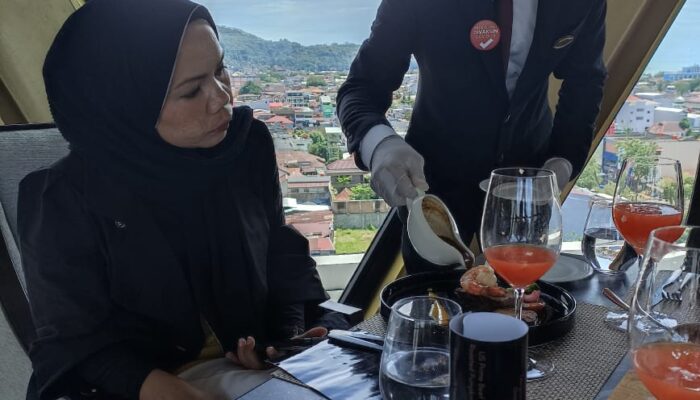 Berkonsep Mewah dan Berkelas, The Atmosphere Sky Lounge di Santika Premiere Padang Resmi Dibuka