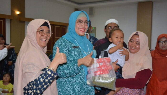 Tekan Angka Stunting di Ring 1 Perusahaan, PT Semen Padang Serahkan 41 Paket Bantuan Makanan Tambahan untuk Baduta