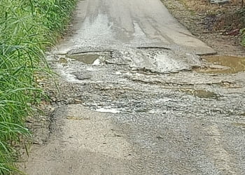 Ruas Jalan Sitiung Penuh Tambal Sulam dan Masih Berlobang