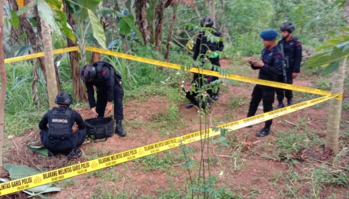 Tim Penjinak Bom Polda Sumbar Ledakan “Bom Mortir” Temuan Warga Kubang Sawahlunto
