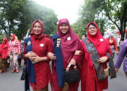 Berpakaian Kebaya Khas Minang, Istri Gubernur dan Istri Wagub Sumbar Tampil Menawan Bersama Ibu Negara  saat Hari Batik di Solo