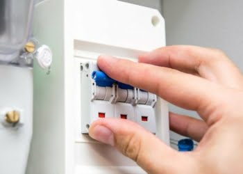 Waspada Kesentrum Listrik saat Cuaca Ekstrem, Ini Imbauan PLN untuk Jaga Keselamatan Pelanggan