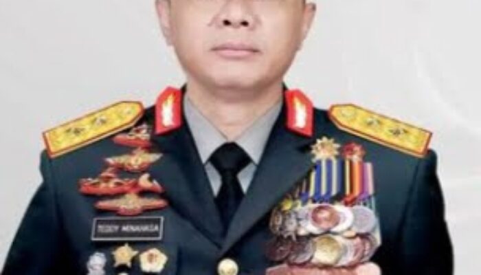 Kapolda Sumbar Irjen Pol Teddy Minahasa Gantikan Kapolda Jatim Irjen Pol Nico Afinta
