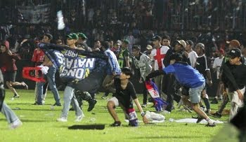 Innalillahi..! Tragedi Maut di Stadion Kanjuruhan Malang, 127 Orang Tewas Terinjak-injak