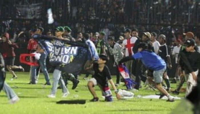 Innalillahi..! Tragedi Maut di Stadion Kanjuruhan Malang, 127 Orang Tewas Terinjak-injak