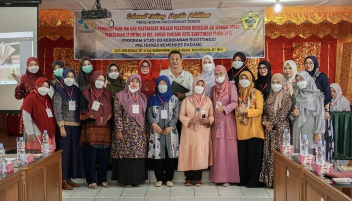 Dosen Prodi D3 Kebidanan Bukittinggi Gelar Pelatihan Bagi Bidan dan Kader Poskeskel