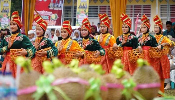 Semarak Galiek Durian Gunuang Rajo, Dari Lomba Maidu Hingga Makan Durian Terbanyak