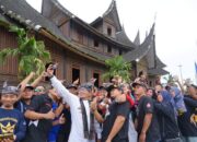 Meriahkan FPM 2022, Automotive Community Sumbar Riau Jambi Berkumpul di Istano Basa Pagaruyung