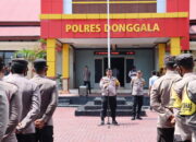 Memberikan Pelayanan Pada Pengendara, Samapta Polres Donggala Terjun Mengatur Arus Lalu Lintas