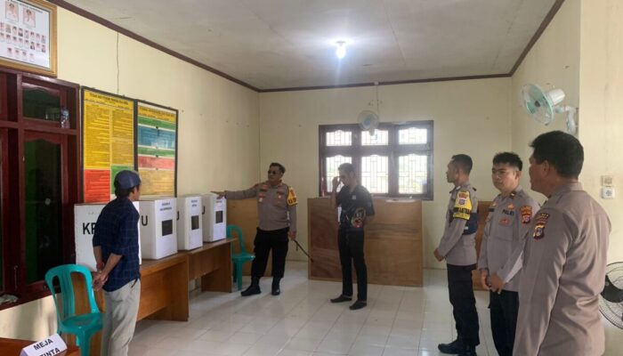 Kapolres Donggala dan Kapolsek Cek TPS Pilkades Serentak di Labuan