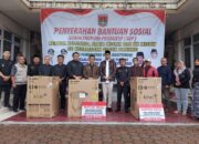 Dua Anggota DPRD Bukittinggi Serahkan Bansos Usaha Ekonomi Produktif