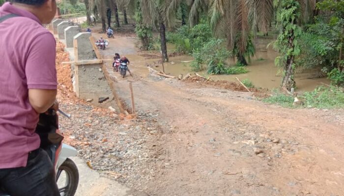 Jembatan Ranah Palabi Belum Tuntas, Pengguna Jalan Diminta Waspada Saat Hujan