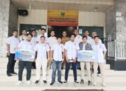 Dispora Cairkan Bonus Prestasi Kontingen Kriket Sumbar Peraih Medali Perunggu