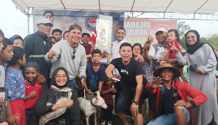 Anjing Pemburu Babi Berpacu di Galanggang Bukik Ambacang