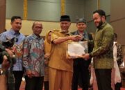 Padang Panjang Kota Informatif, Wako Fadly Amran Raih BUKA Award