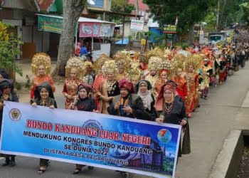 Datang dari Inggris, Belanda dan Australia, 1.015 Bundo Kanduang se-Dunia Berkumpul di Istano Basa Pagaruyung