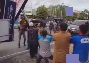 Puluhan Papan Iklan dan Reklame di Kota Padang Dibongkar Gegara Menunggak Pajak