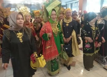 Gelar Pawai Budaya, Ini Pesan Penting Bundo Kanduang Kota Padang Kepada Orang Tua