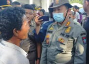 Panas! Satpol PP dan PKL Nyaris Bentrok saat Penertiban di Bibir Pantai Padang