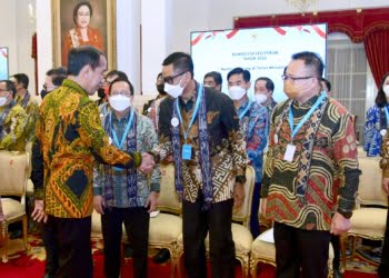 Harus Jadi! Presiden Jokowi Tantang PLN Jadikan Indonesia Pusat Produsen Kendaraan Listrik Dunia