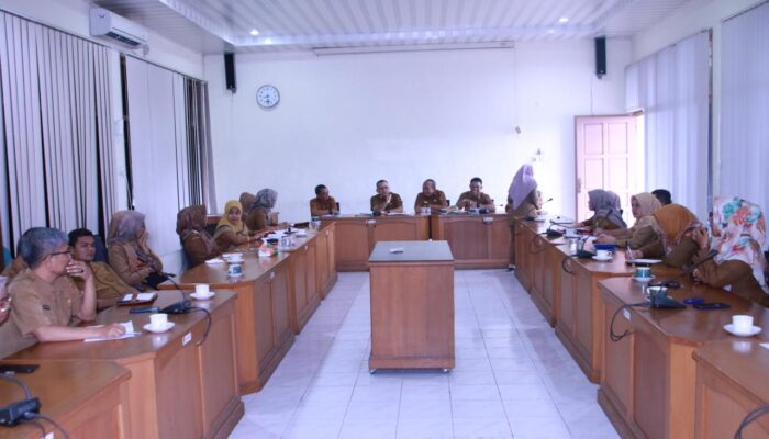 Sekwan DPRD Agam, Villa Erdi Ingatkan Staf untuk Tingkatkan Kinerja