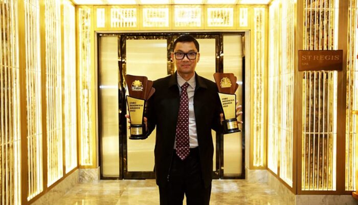 Ubah Tantangan Jadi Peluang, Kunci Sukses Dirut PLN Darmawan Prasodjo Raih CEO Green Leadership Utama 2022